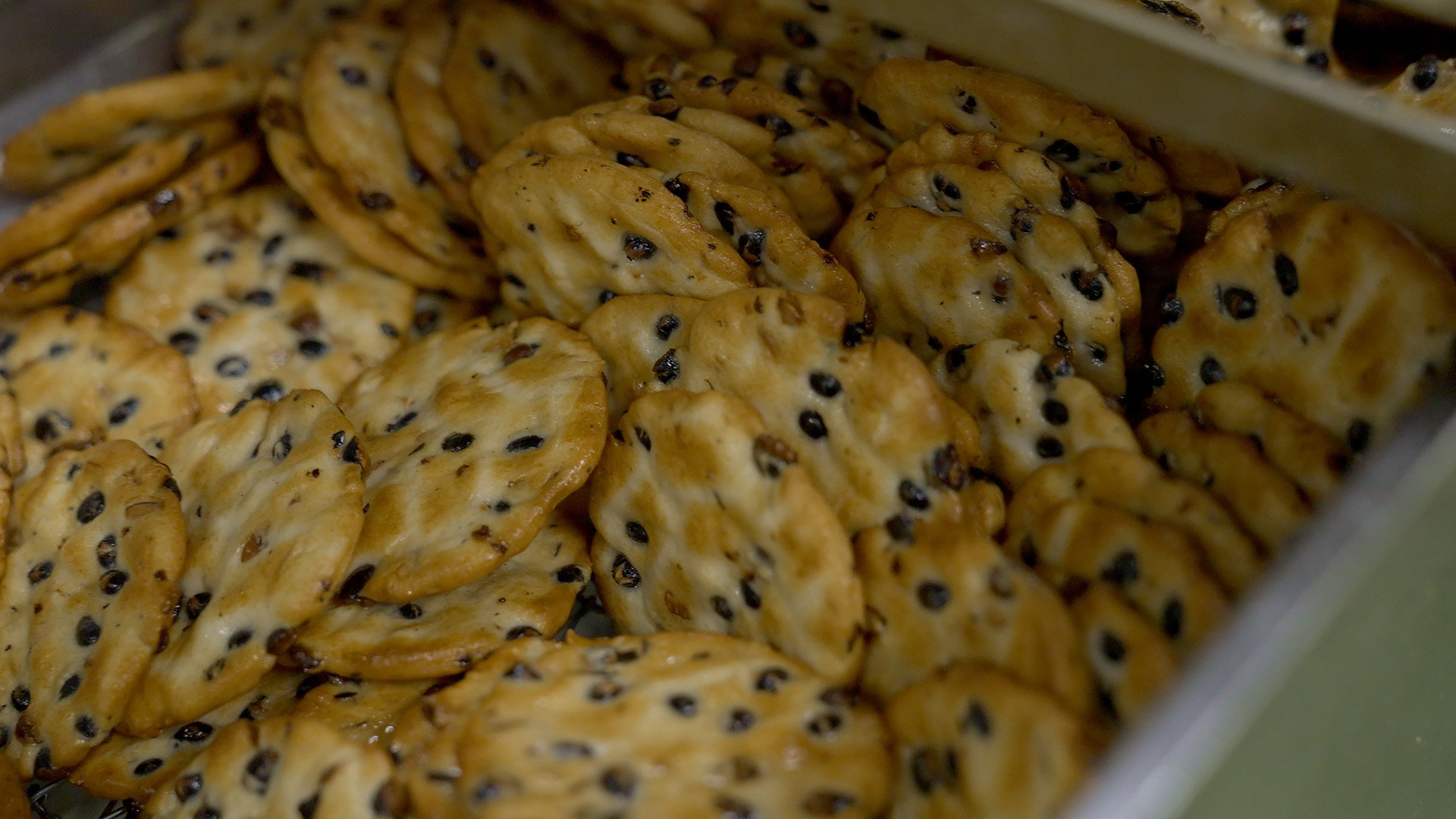 岩塚の黒豆せんべい